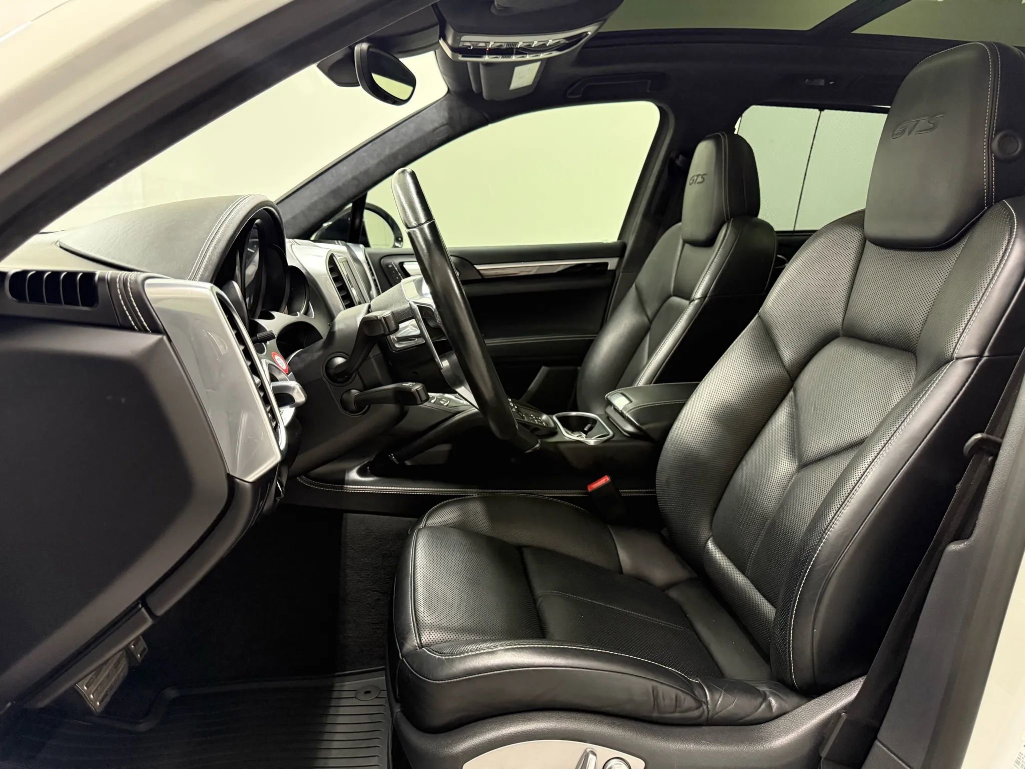 Used 2018 Porsche Cayenne GTS w/ Premium Package Plus image 17