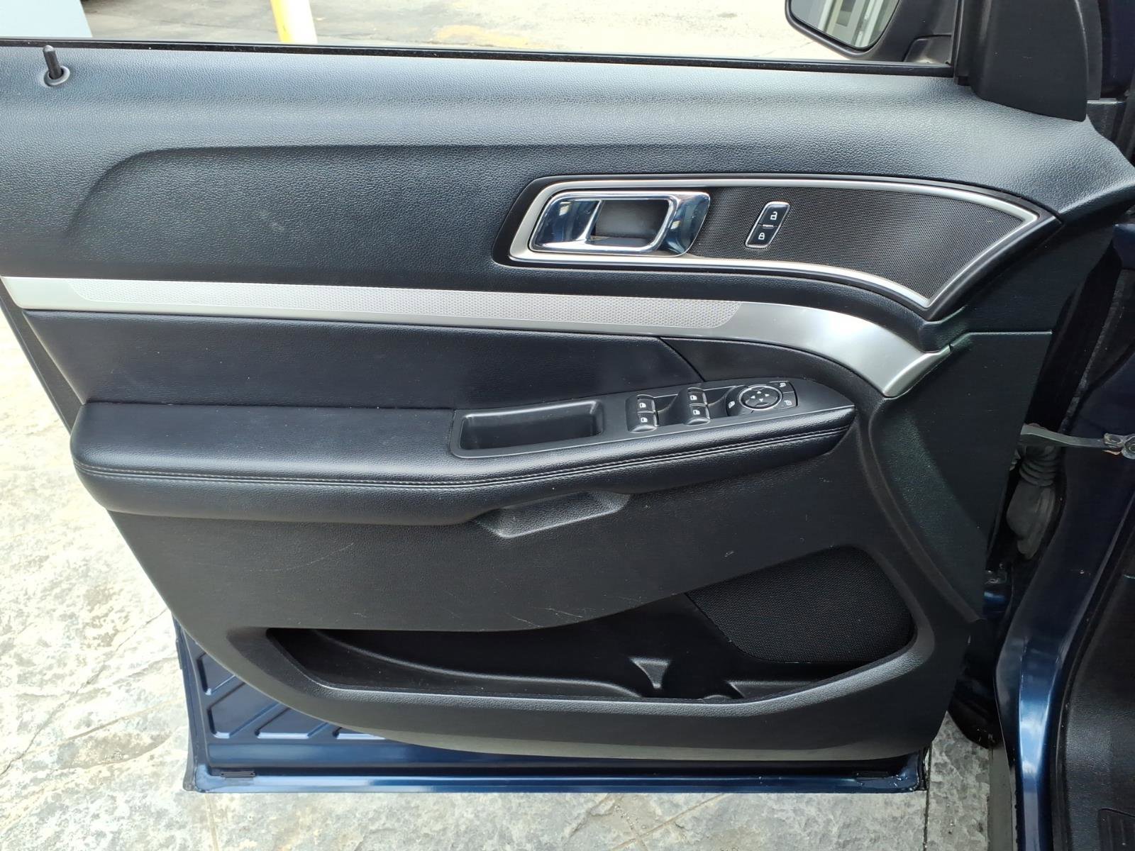 Used 2016 Ford Explorer XLT FWD image 14