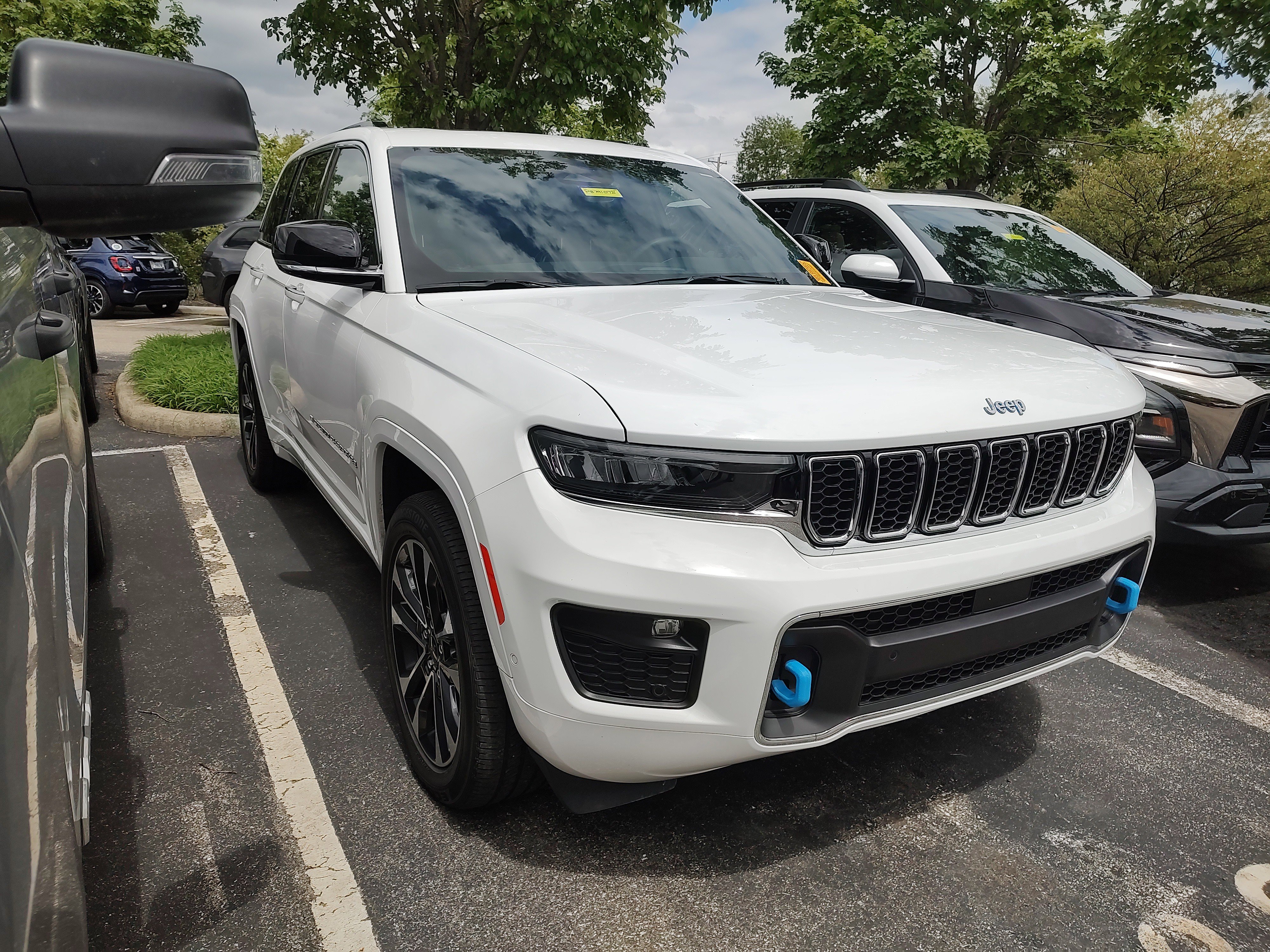 Certified 2023 Jeep Grand Cherokee Overland AWD/4WD image 3