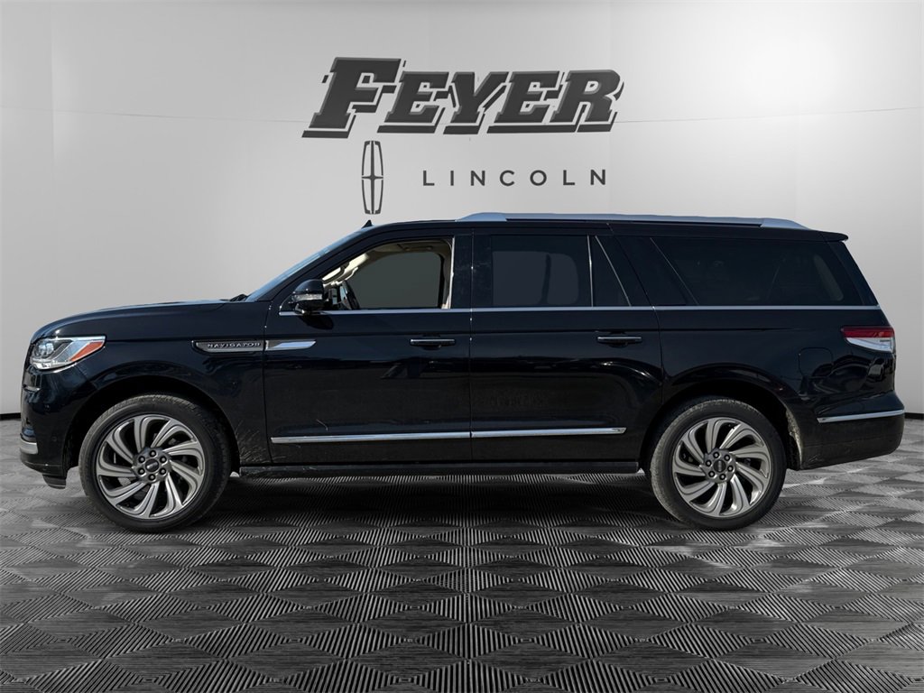 Used 2023 Lincoln Navigator L Reserve image 2