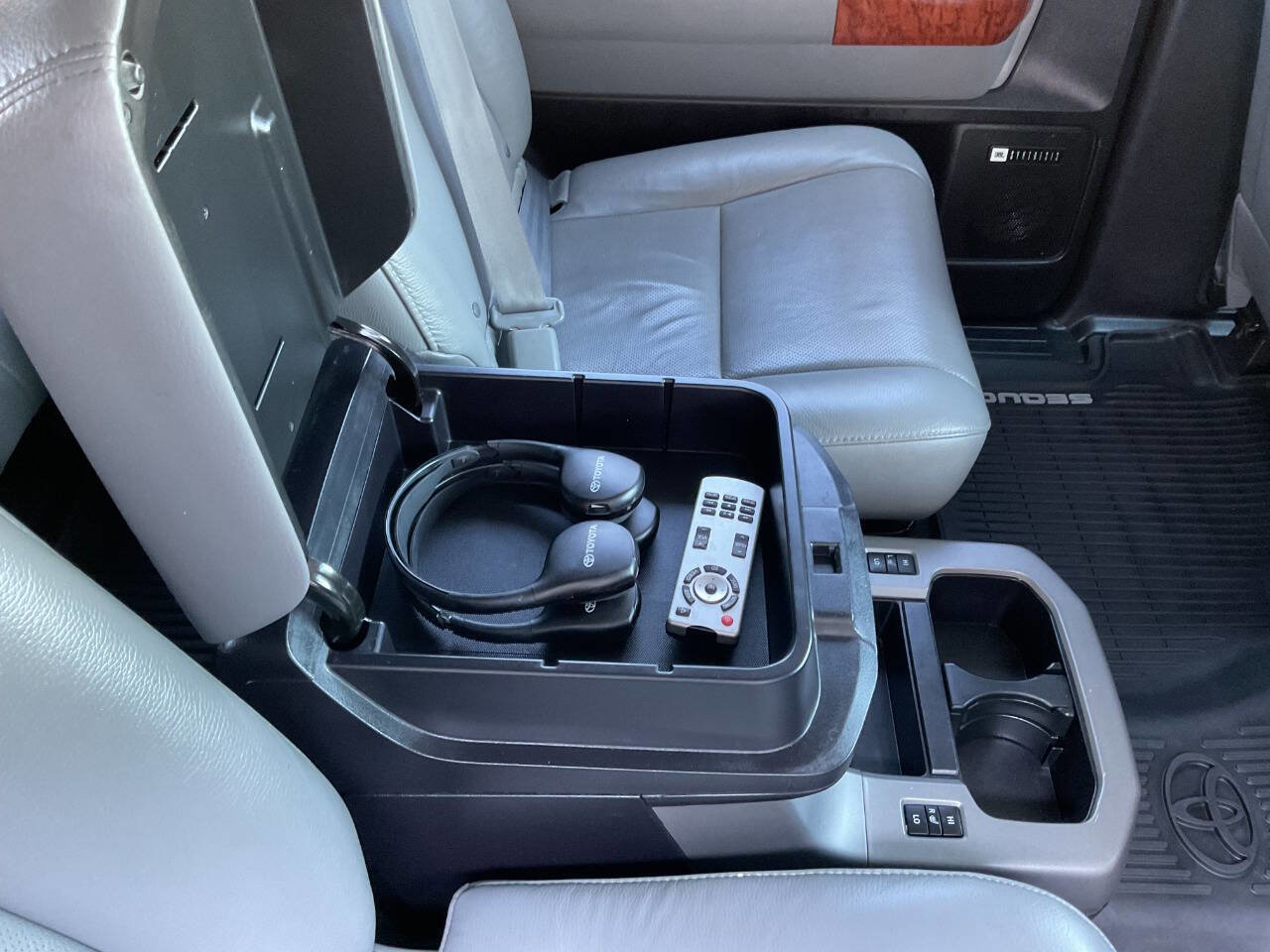 Used 2018 Toyota Sequoia Platinum AWD/4WD image 54