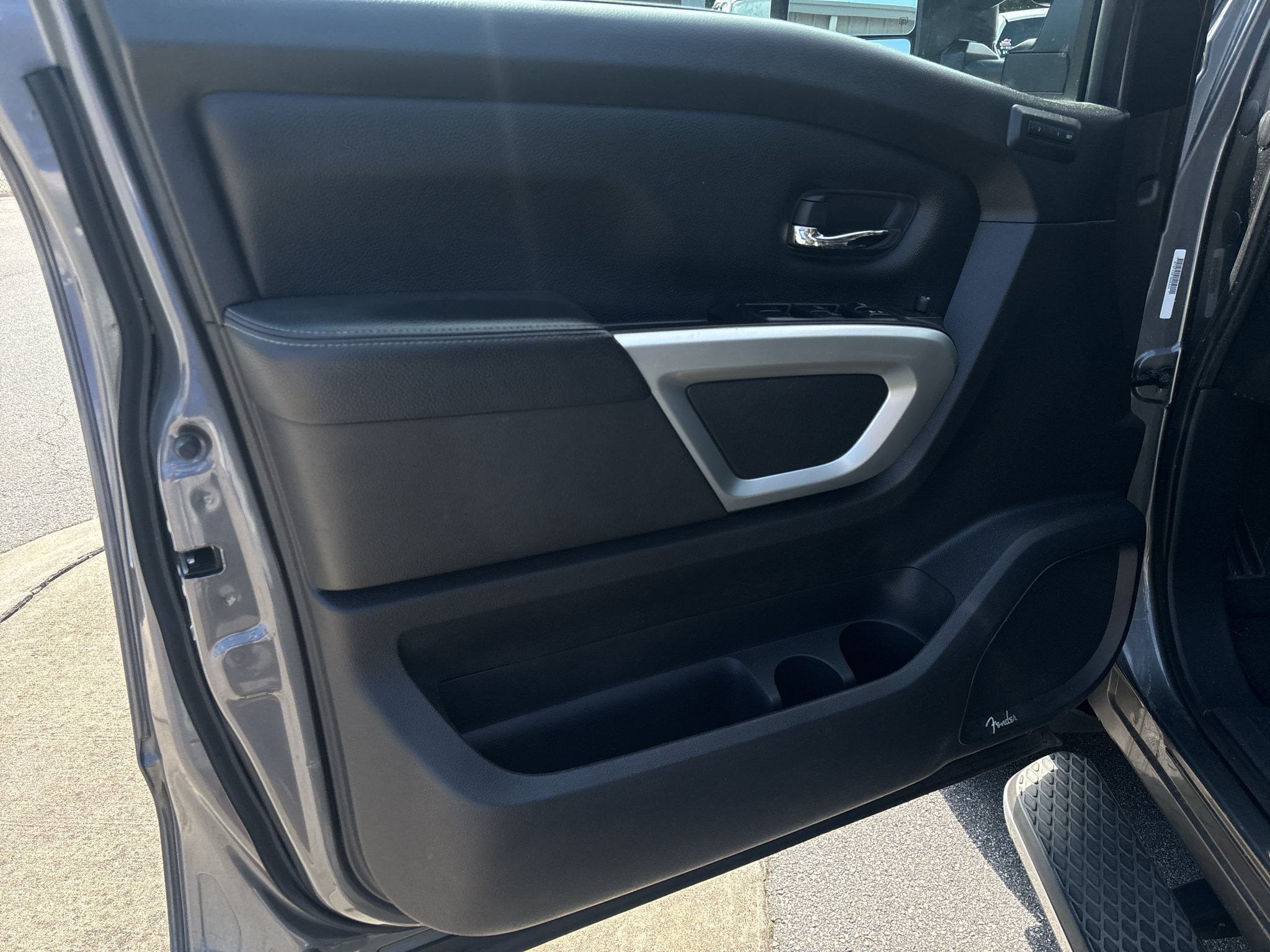 Used 2021 Nissan Titan SL w/ Moonroof Package RWD image 19