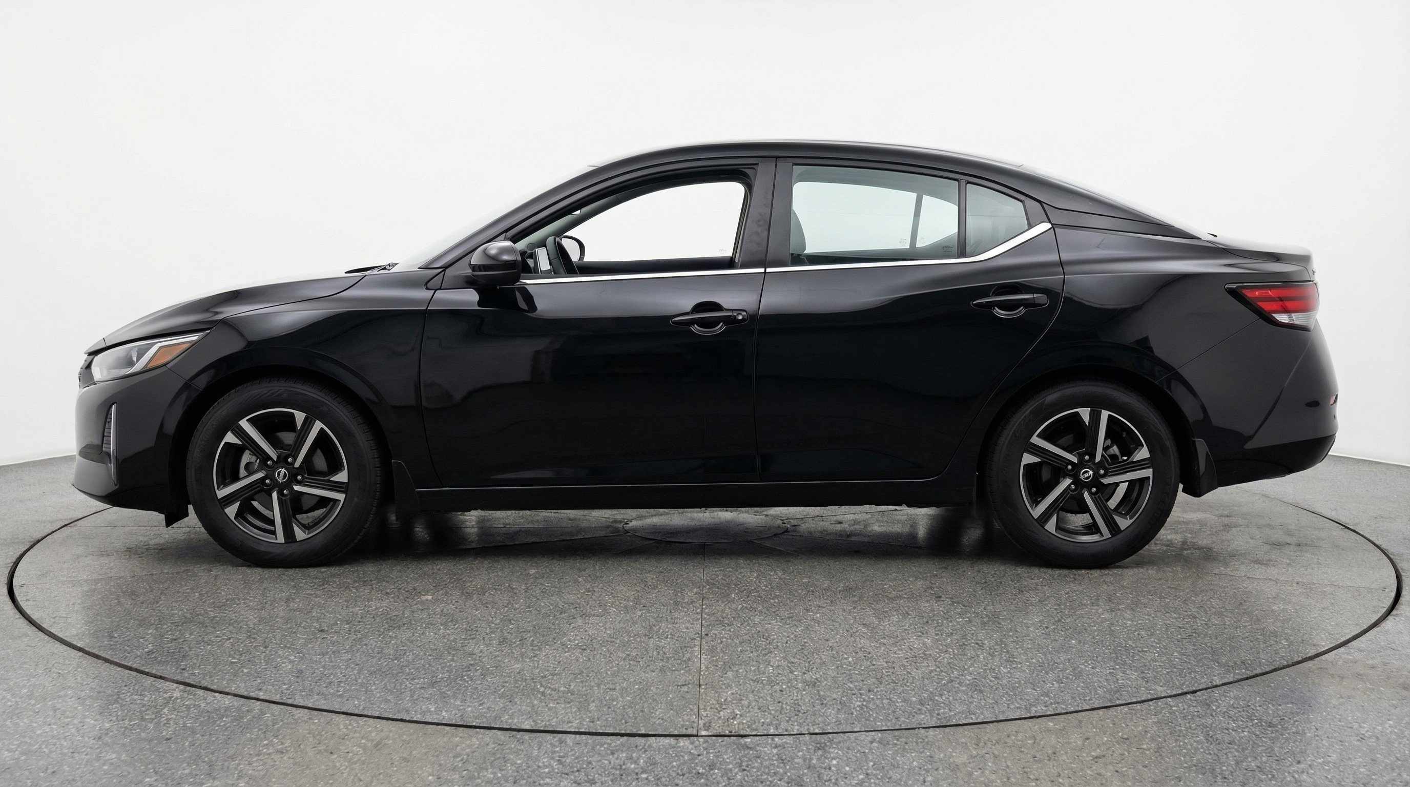 Used 2025 Nissan Sentra SV FWD image 5
