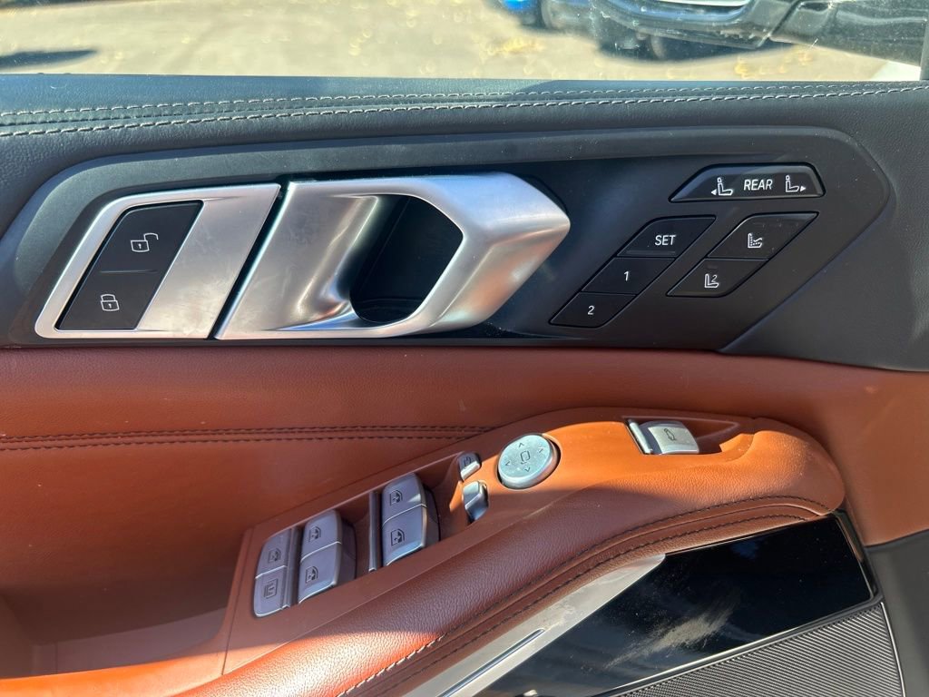 Used 2023 BMW X7 M60i w/ Executive Package image 19