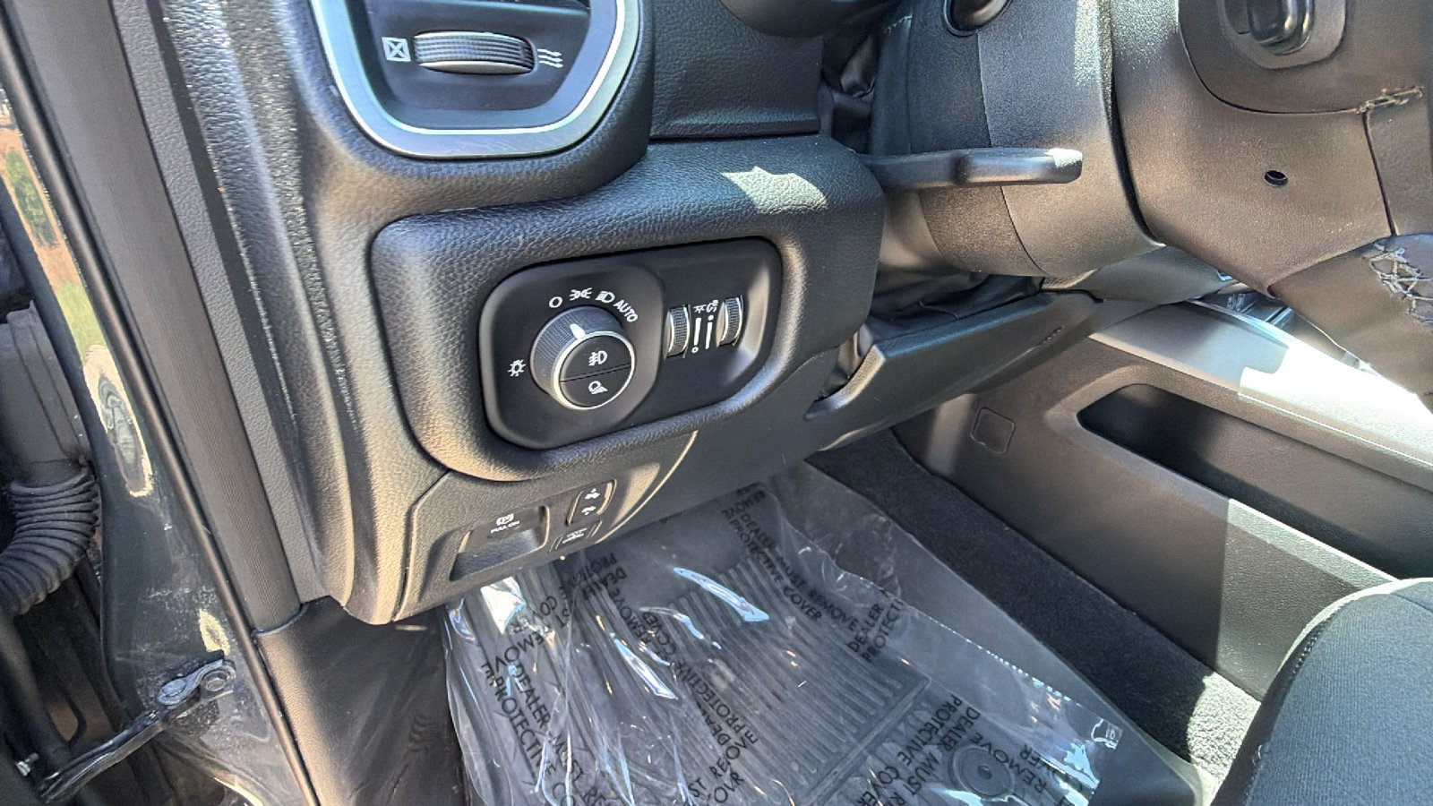 Used 2025 RAM 1500 Big Horn AWD/4WD image 23