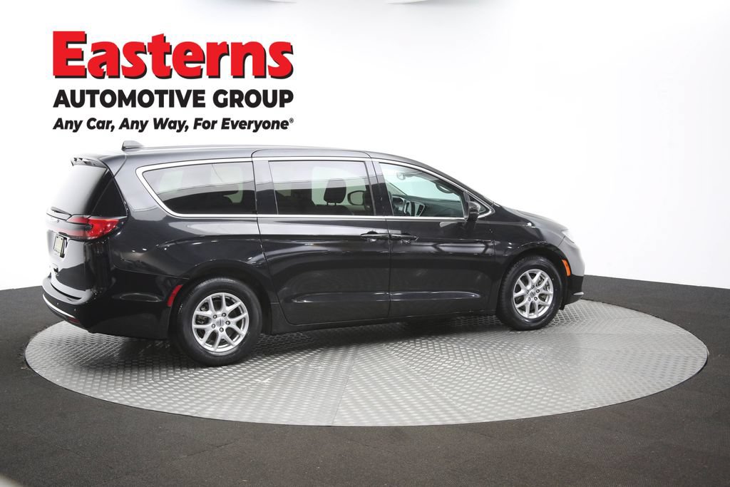 Used 2023 Chrysler Pacifica Touring-L FWD image 46