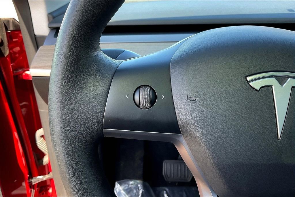 Used 2021 Tesla Model Y Long Range image 11