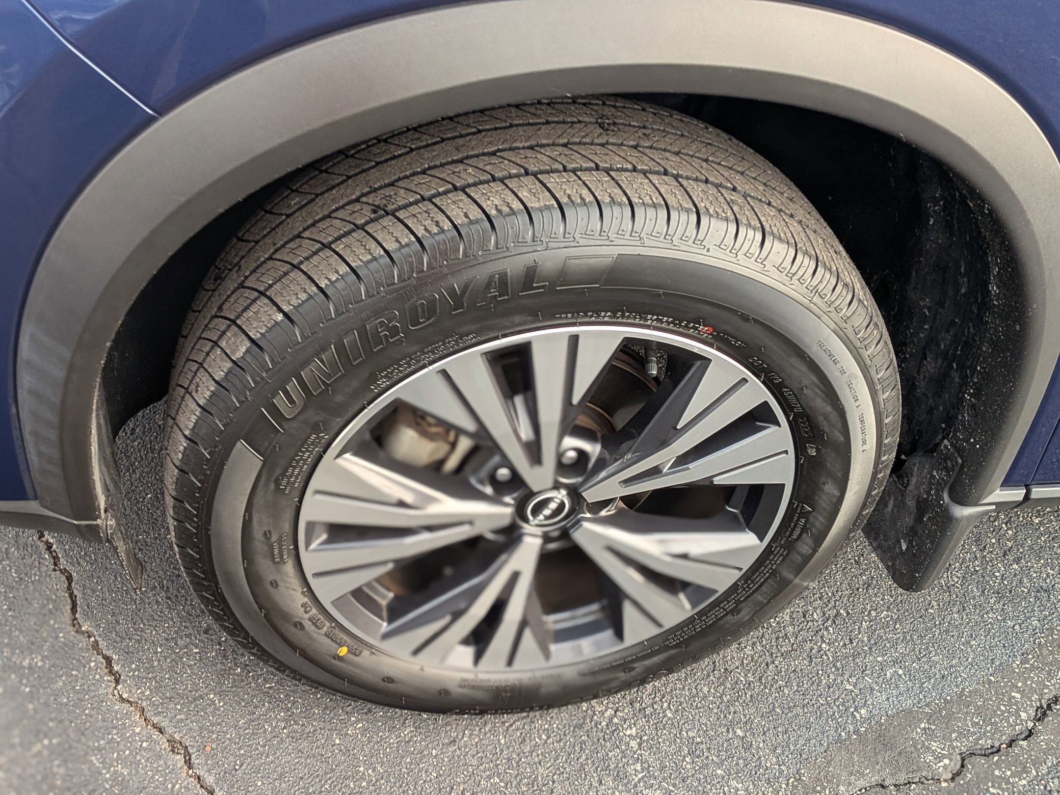 Used 2023 Nissan Rogue SV image 12