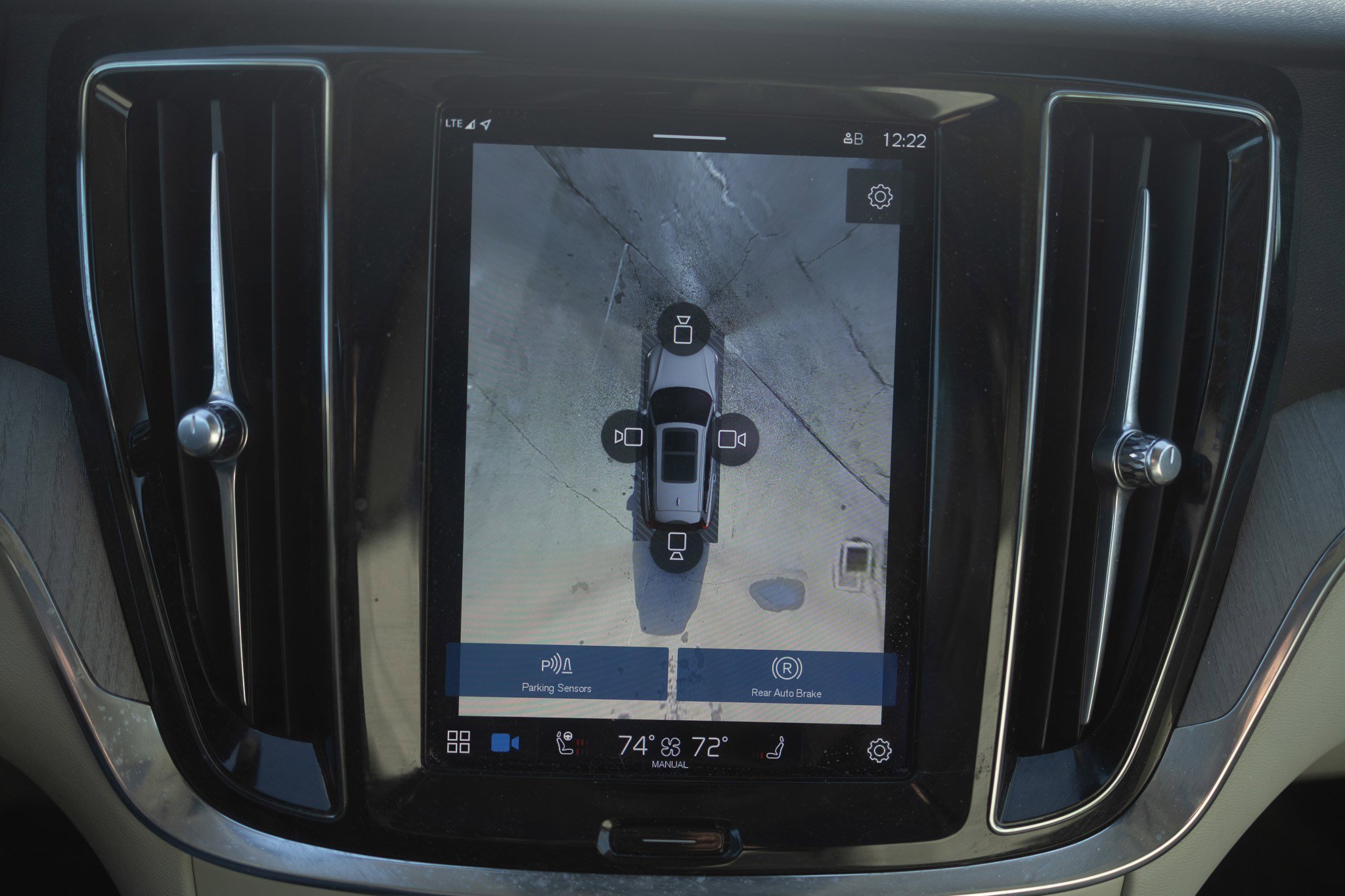 Used 2024 Volvo V60 B5 Cross Country Plus w/ Protection Package Premier image 9