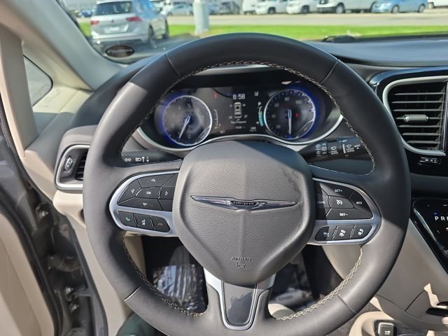 Used 2023 Chrysler Pacifica Touring-L FWD image 26