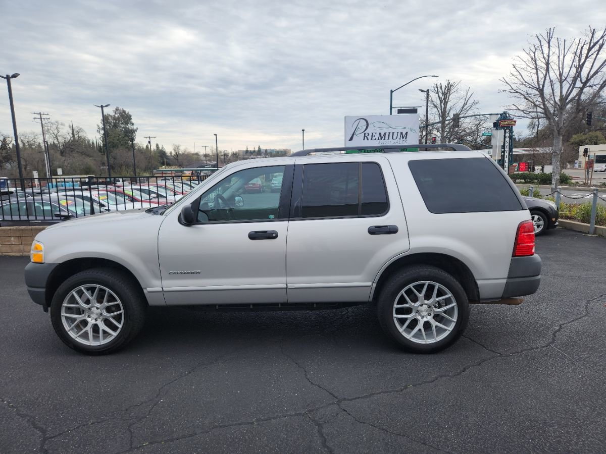 Used 2002 Ford Explorer XLS image 2