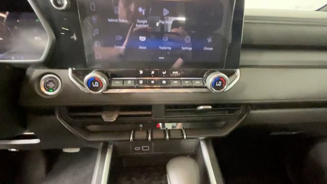 Used 2025 Chevrolet Colorado Trail Boss AWD/4WD image 31