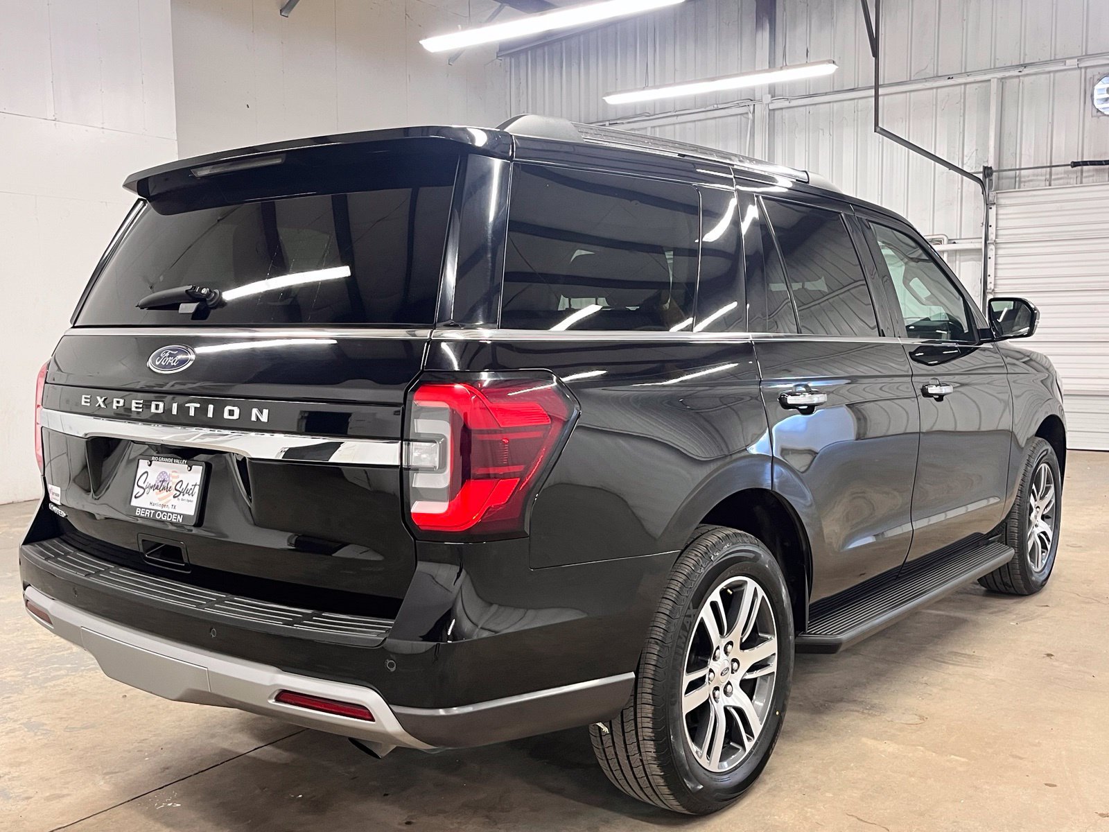 Used 2024 Ford Expedition Limited RWD image 7