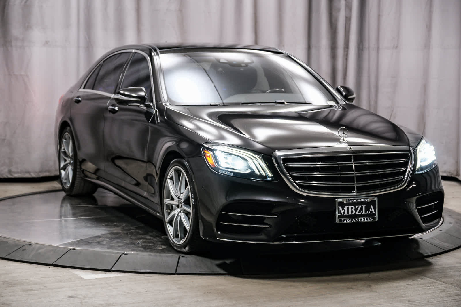 Used 2018 Mercedes-Benz S 560 Sedan image 4
