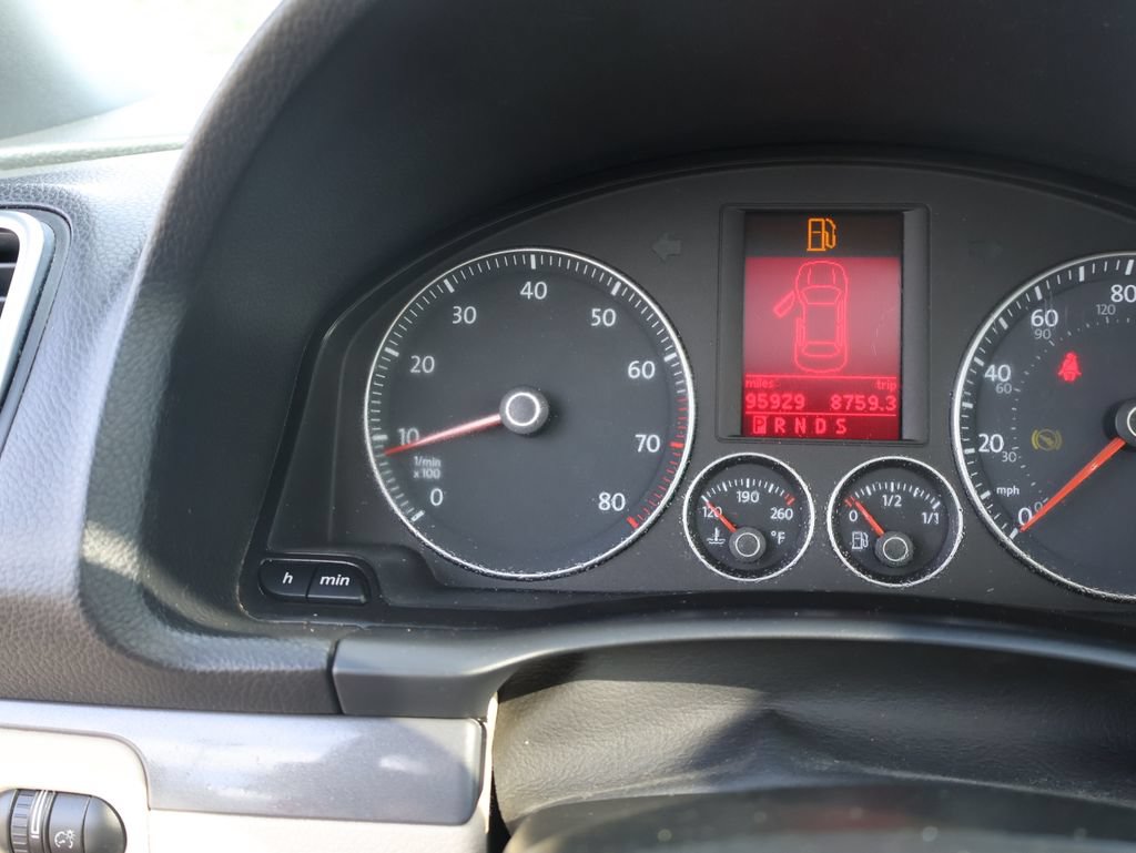 Used 2008 Volkswagen Eos 2.0T FWD image 26