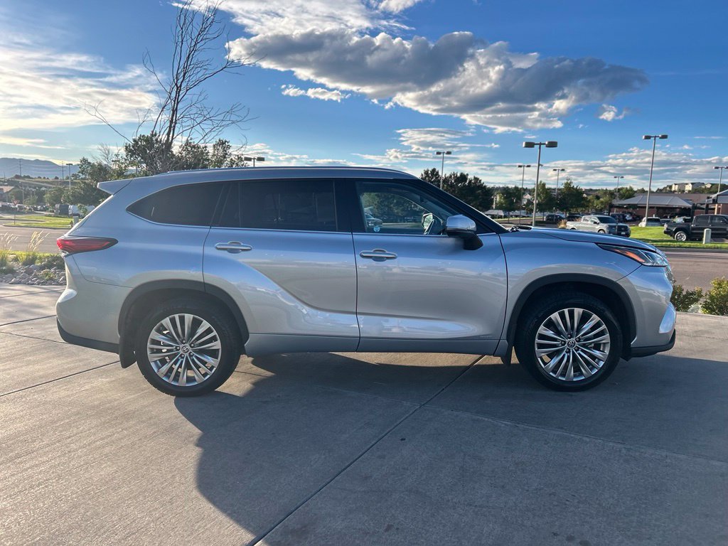 Used 2022 Toyota Highlander Platinum AWD/4WD image 9