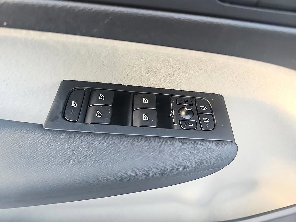 Used 2023 Volvo XC40 B5 Ultimate w/ Protection Package Premier image 14