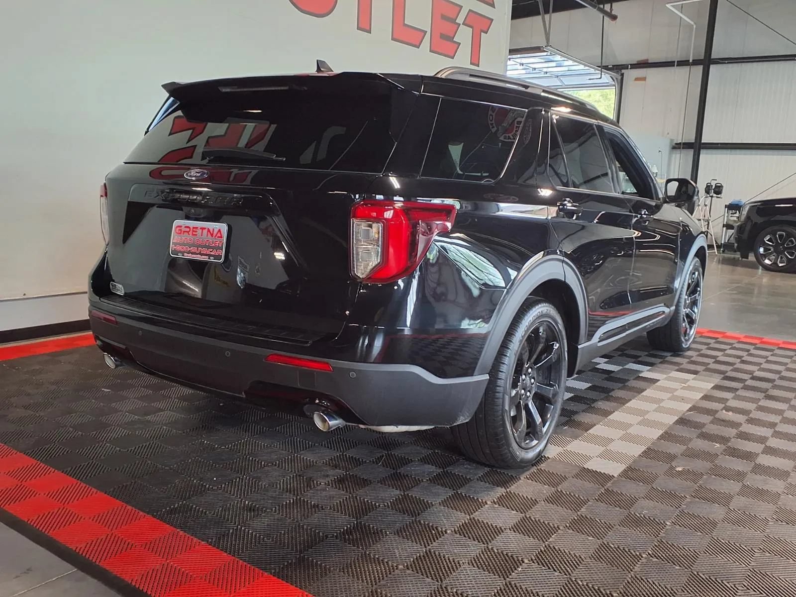 Used 2023 Ford Explorer ST-Line RWD image 9