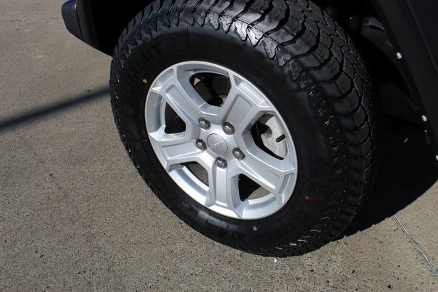 Used 2022 Jeep Wrangler Sport S image 3