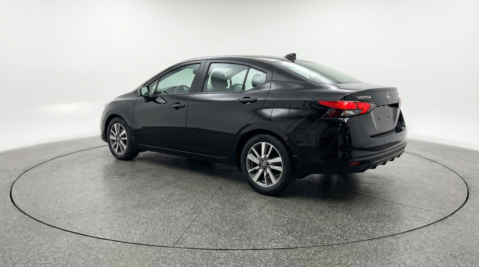 Used 2025 Nissan Versa SV image 6