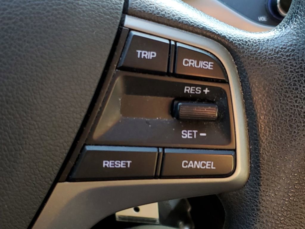 Used 2017 Hyundai Elantra SE image 12