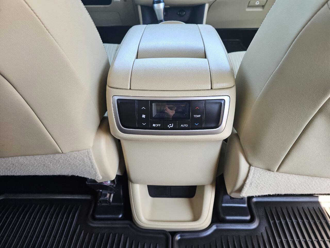 Used 2014 Toyota Highlander Plus FWD image 28