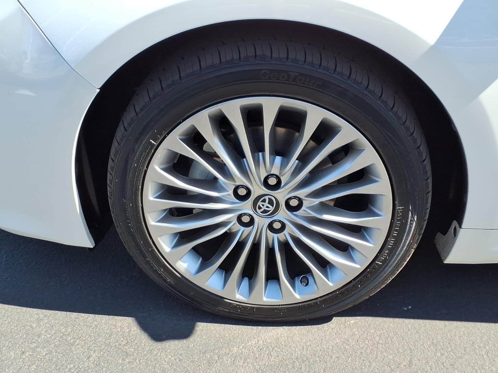 Used 2018 Toyota Avalon Limited w/ Carpet Mat Package FWD image 9