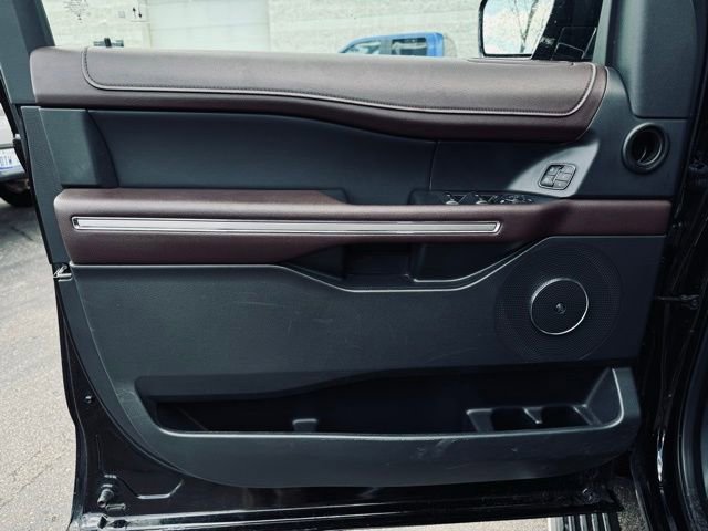 Used 2024 Ford Expedition Limited image 16