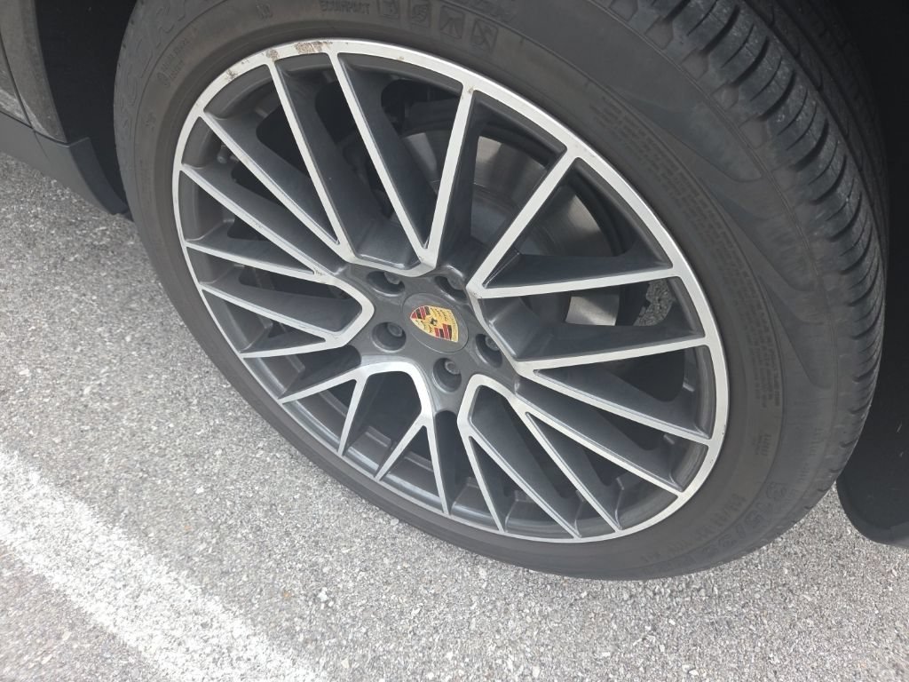 Used 2019 Porsche Cayenne AWD/4WD image 13