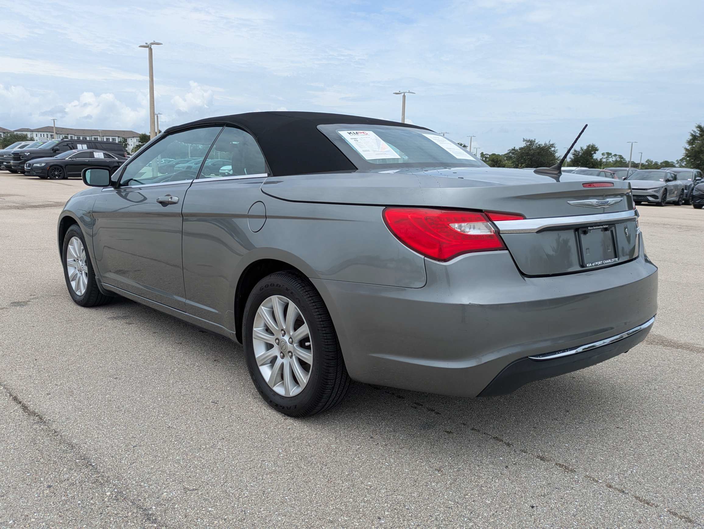Used 2012 Chrysler 200 Touring FWD image 7