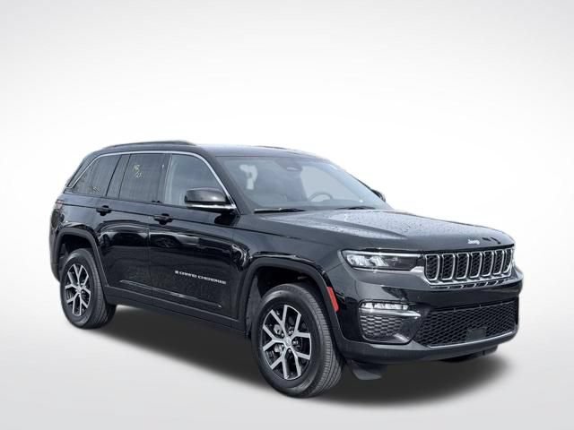 Used 2025 Jeep Grand Cherokee Limited AWD/4WD image 4