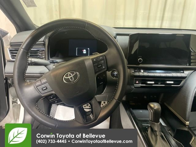 Used 2025 Toyota Camry SE image 12