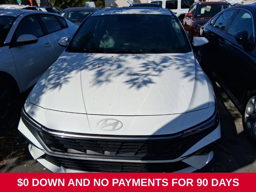 Used 2025 Hyundai Elantra Limited FWD image 2