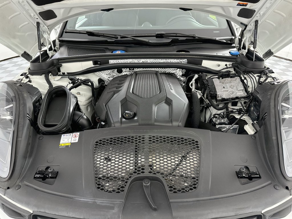 Used 2022 Porsche Macan AWD/4WD image 32