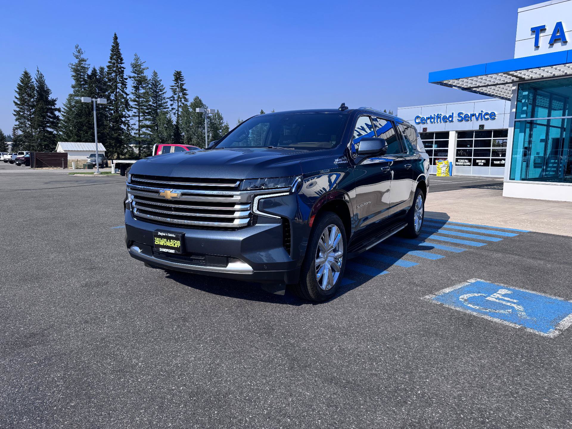 Used 2021 Chevrolet Suburban High Country AWD/4WD image 3