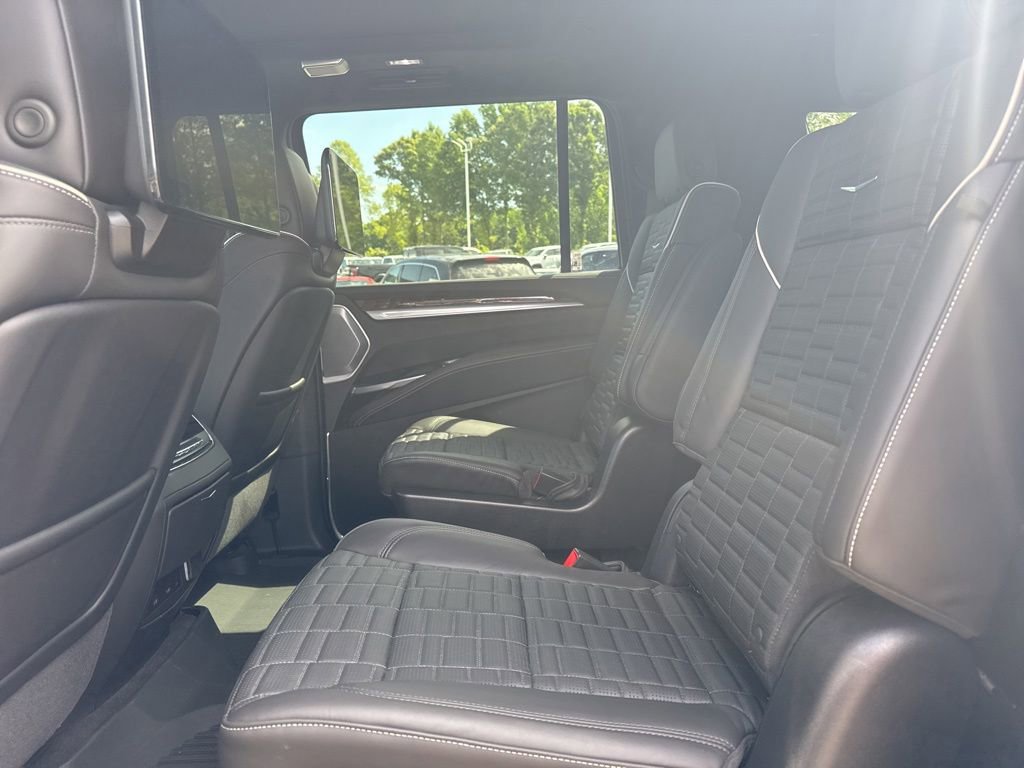 Used 2025 Cadillac Escalade ESV Sport Platinum AWD/4WD image 13