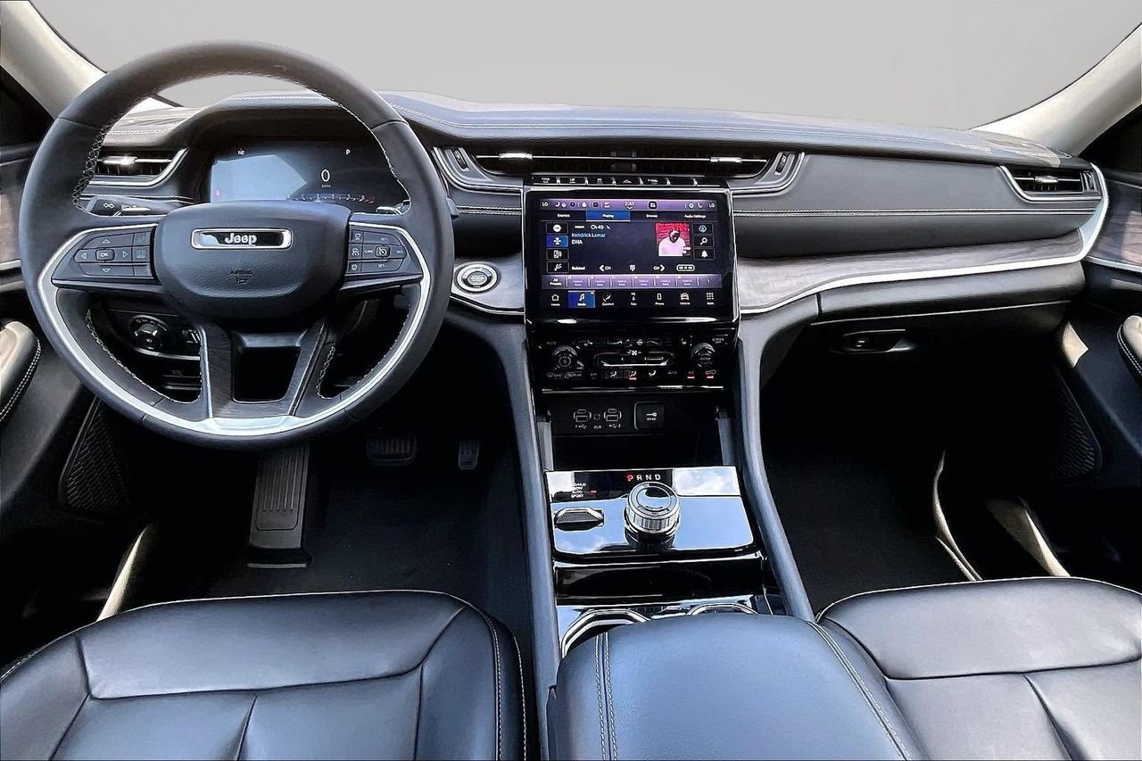 Certified 2023 Jeep Grand Cherokee Limited w/ Black Appearance Package AWD/4WD image 15
