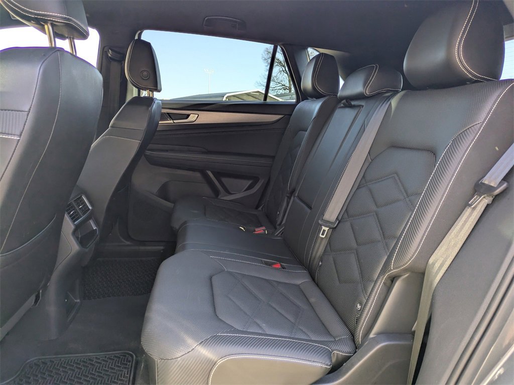 Used 2024 Volkswagen Atlas Cross Sport SE image 14