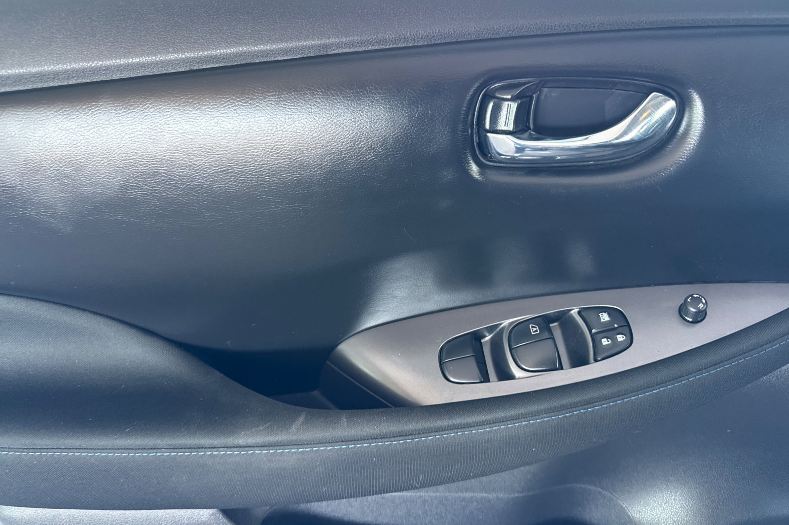 Certified 2025 Nissan Leaf S FWD image 12