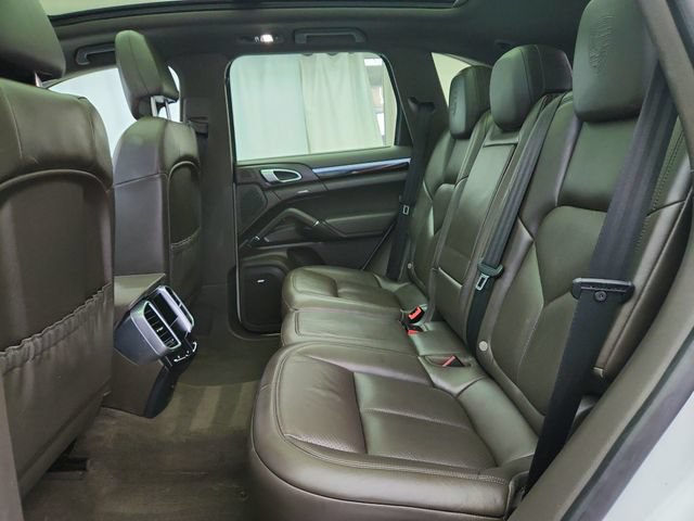 Used 2018 Porsche Cayenne Platinum Edition AWD/4WD image 22