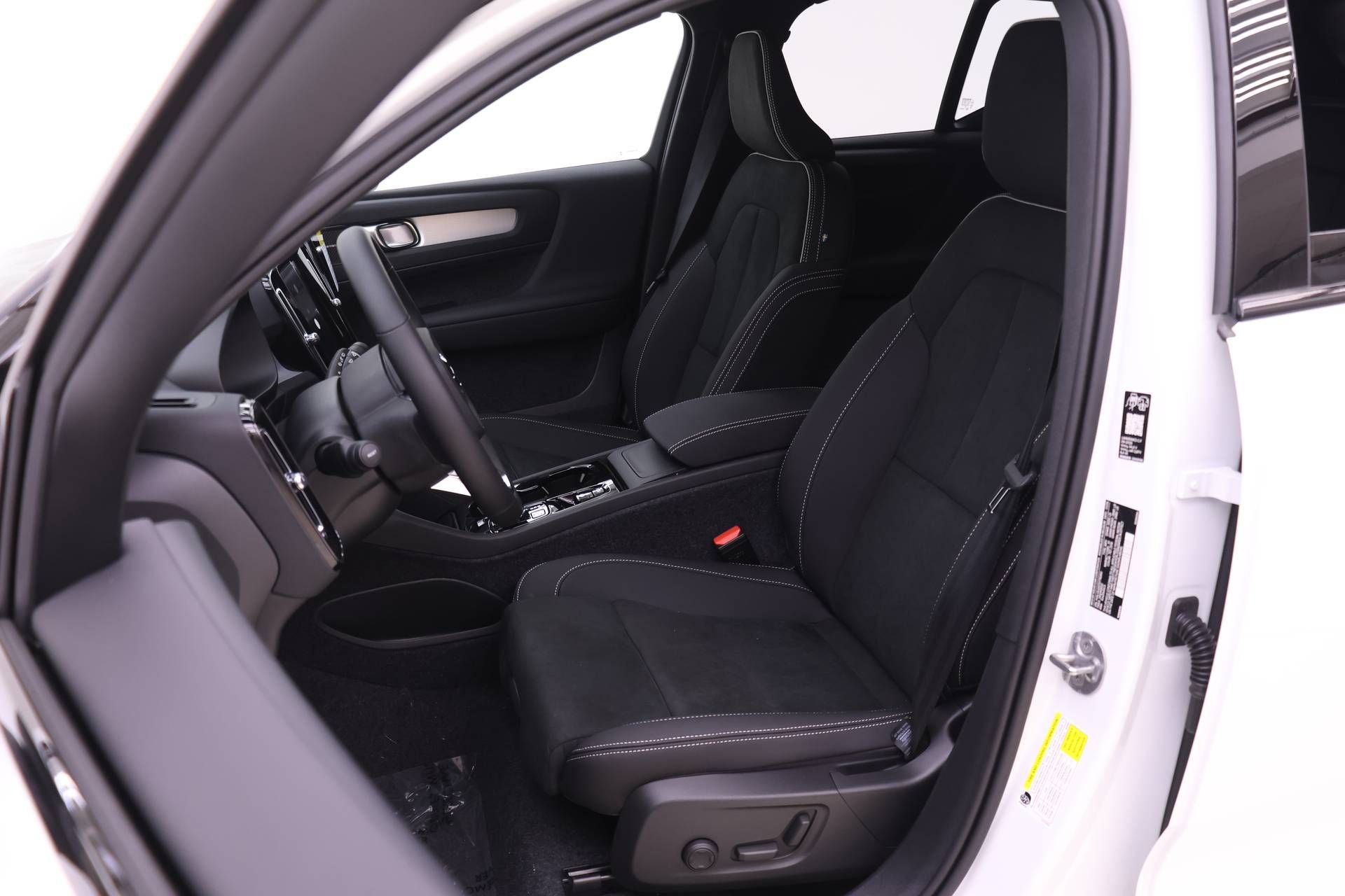 New 2026 Volvo XC40 B5 Ultra w/ Climate Package AWD/4WD image 7