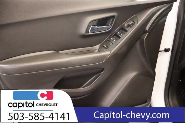 Used 2019 Chevrolet Trax LT w/ LT Convenience Package AWD/4WD image 11