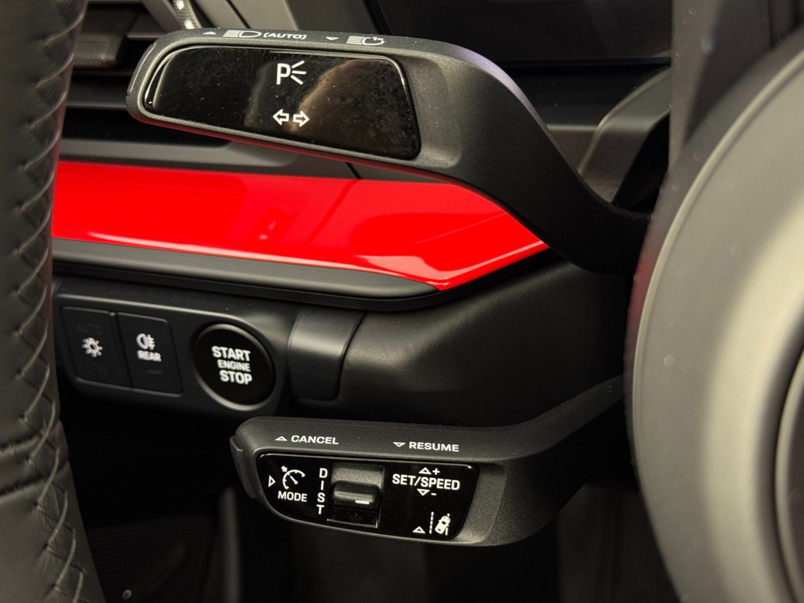 Used 2025 Porsche 911 Carrera RWD image 18