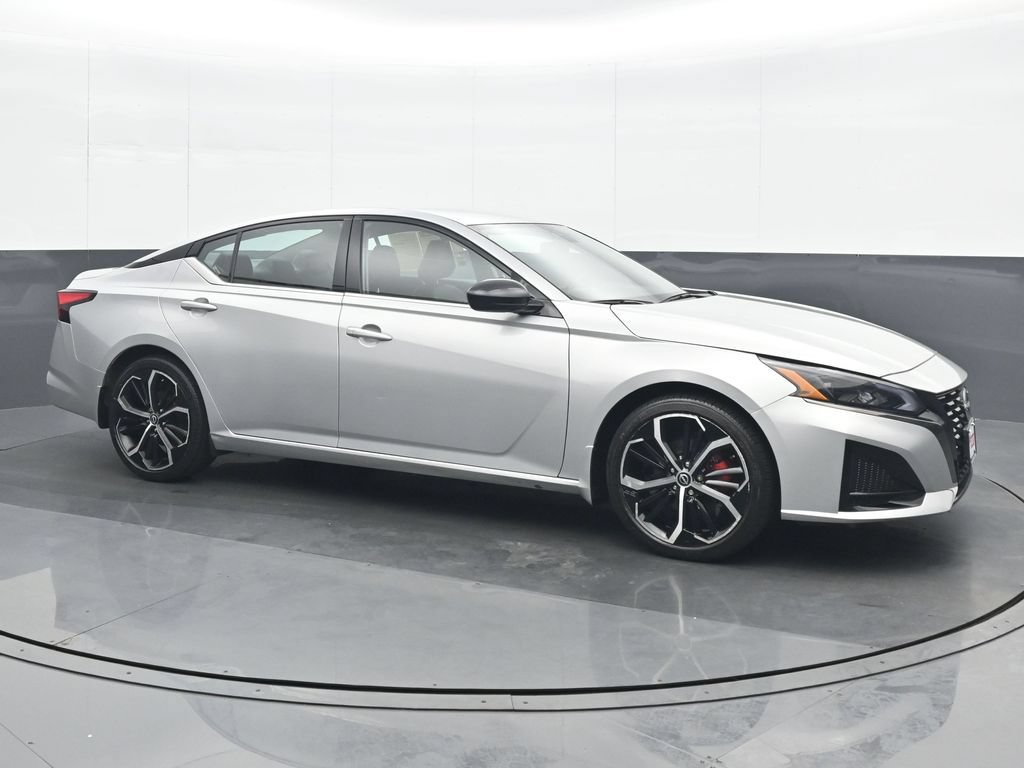 Used 2023 Nissan Altima 2.5 SR FWD image 8