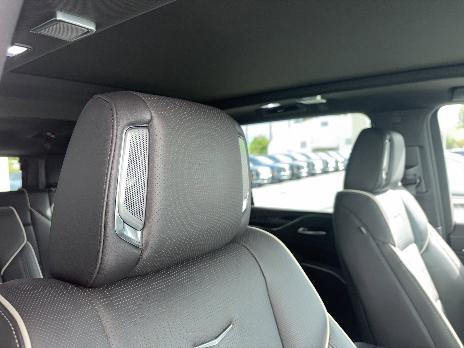 Used 2023 Cadillac Escalade ESV Sport w/ LPO, ONYX Package AWD/4WD image 11