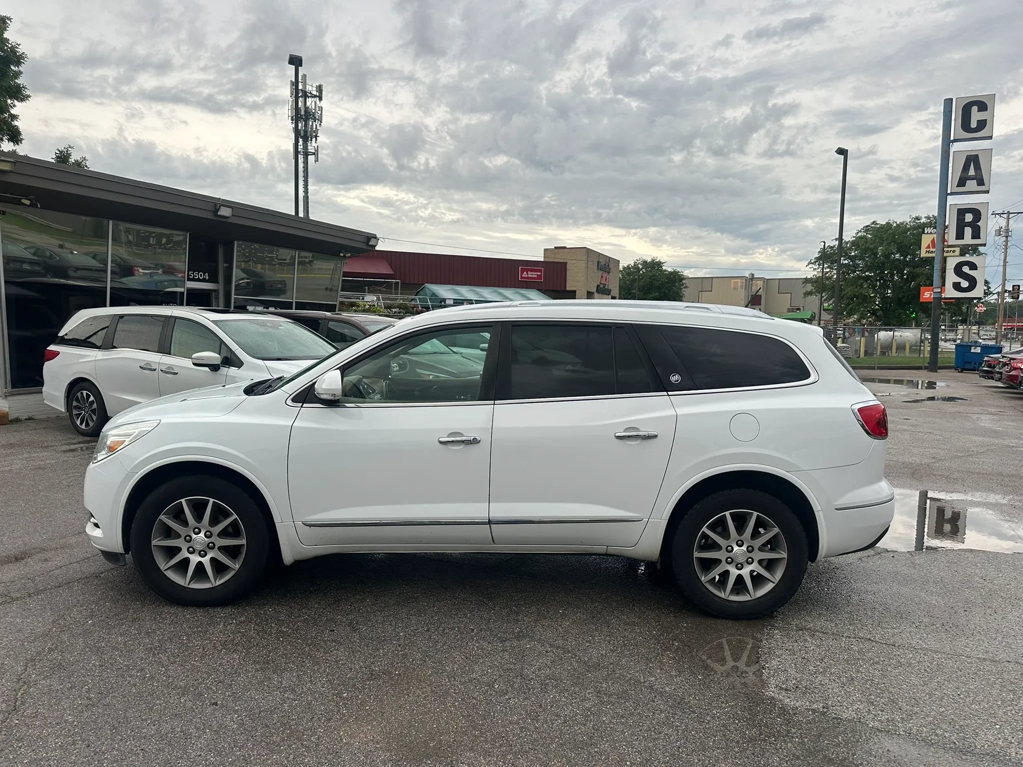 Used 2017 Buick Enclave Leather AWD/4WD image 2