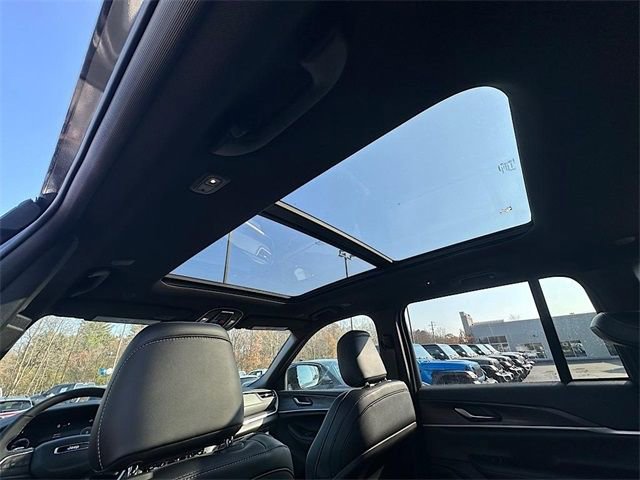 New 2025 Jeep Grand Cherokee Limited image 15