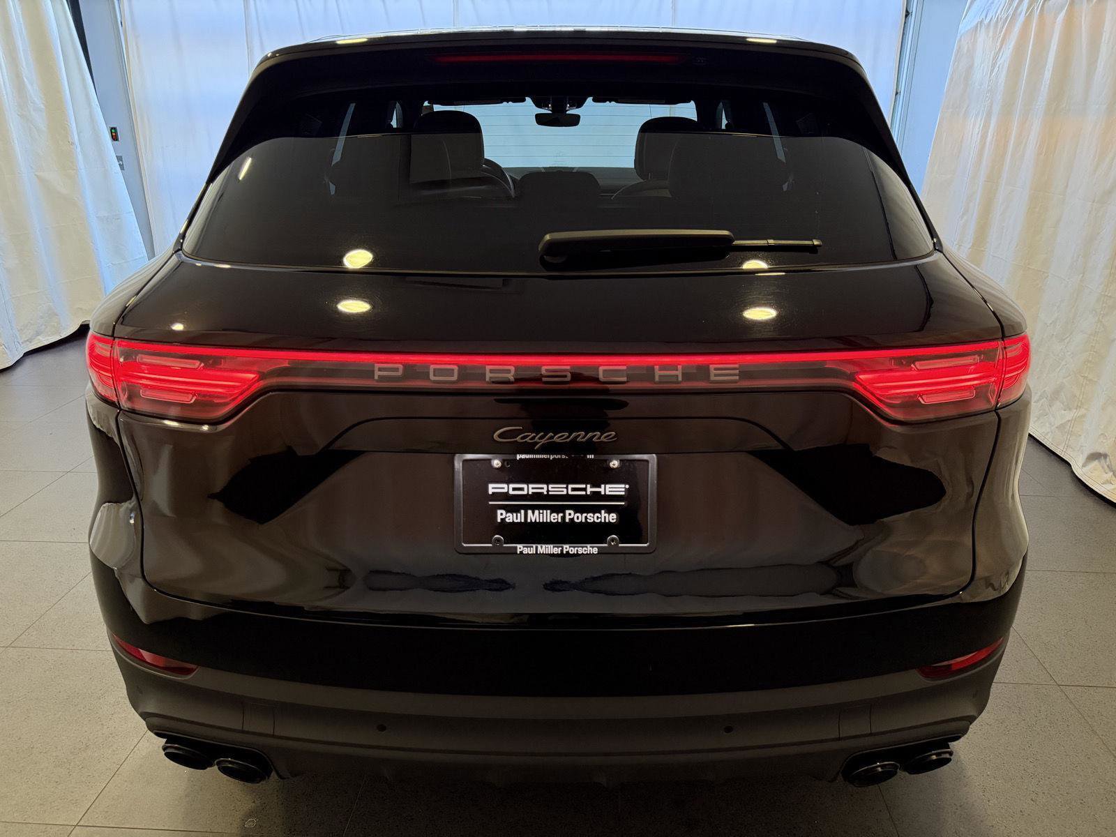 Certified 2022 Porsche Cayenne Platinum Edition image 8