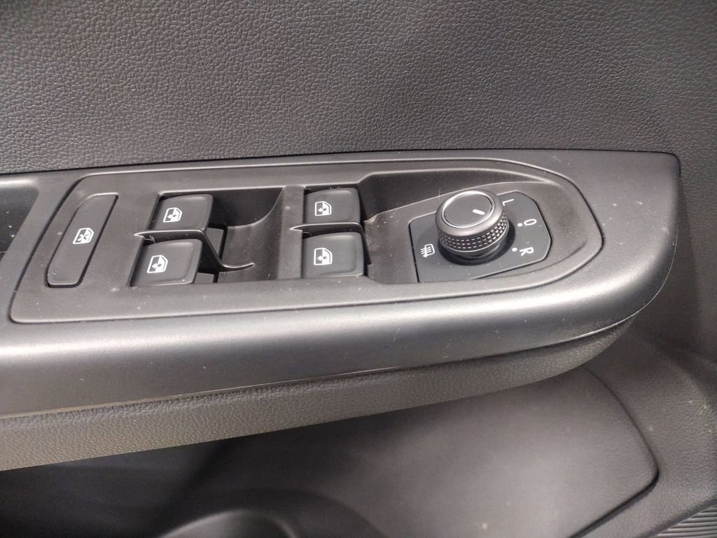 New 2025 Volkswagen Taos SE image 18