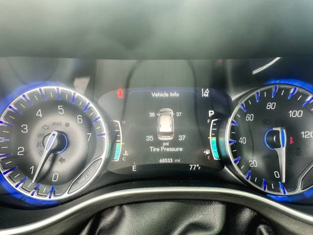Used 2020 Chrysler Pacifica Touring-L Plus w/ Advanced Safetytec Group FWD image 17